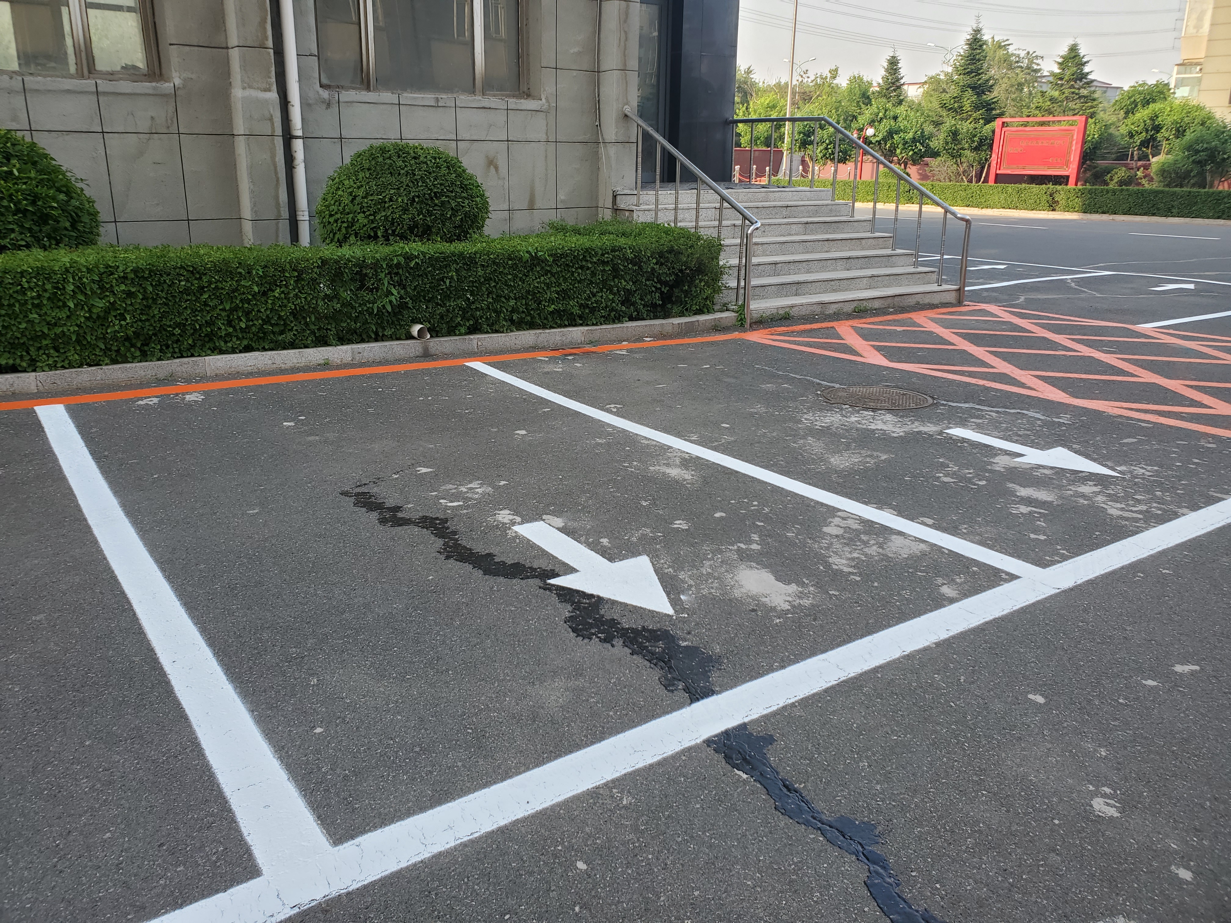 停車場標(biāo)識線施工、劃線標(biāo)準(zhǔn)以及車位劃線尺寸解析